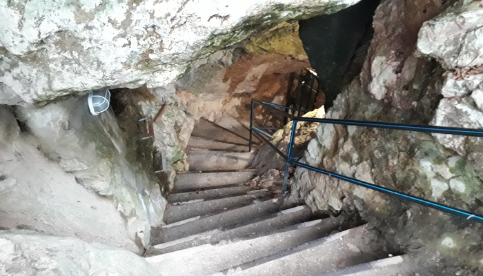 Скельская пещера в селе Родниковое